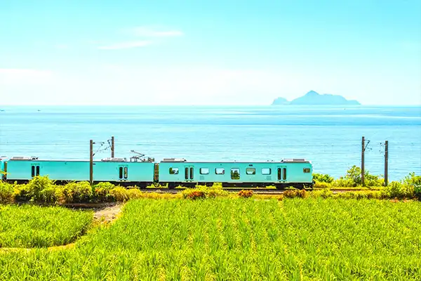 浪漫海風號列車龜山島賞鯨礁溪晶泉丰旅2日 海景咖啡館-滿山望海